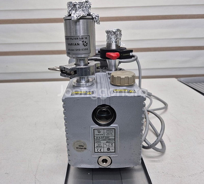 Varian 9499309M004 Vacuum Pump...--2