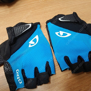 GIRO 지로 모나코 젤 반장갑 M 팝니다