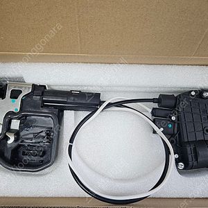 BMW F06 그란쿠페에 사용하려고 구입한 소프트 클로징 도어액츄에이터 판매합니다