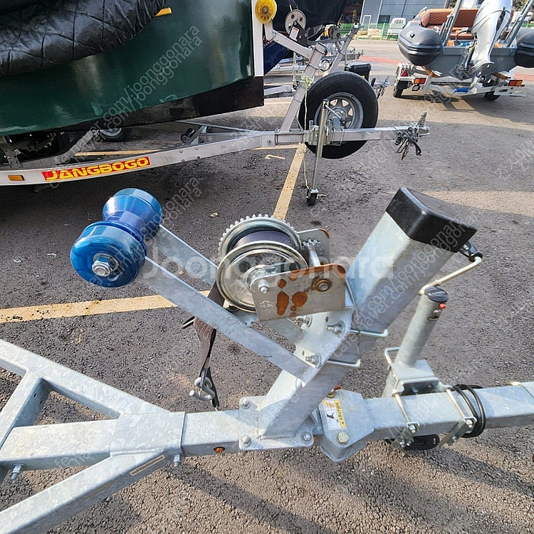 전시용으로만 사용한 미국 카라반 아연 보트(18ft) 550 트레일러 판매합니다--1