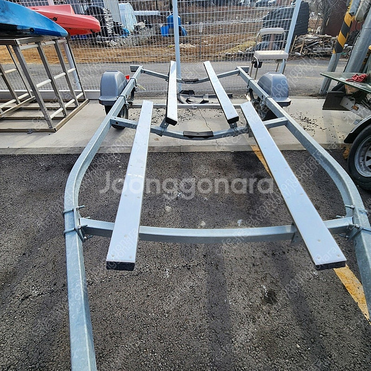 전시용으로만 사용한 미국 카라반 아연 보트(18ft) 550 트레일러 판매합니다--4