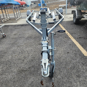 전시용으로만 사용한 미국 카라반 아연 보트(18ft) 550 트레일러 판매합니다
