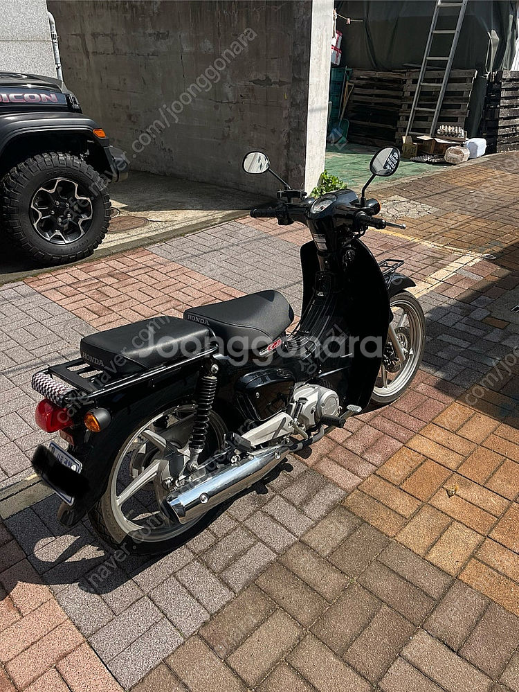 혼다 슈퍼커브 2023년식 110 cc 블랙 팝니다--4