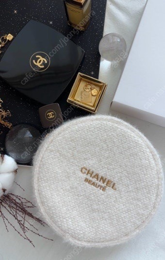 [새상품]샤넬 정품 홀리데이 원형 파우치 이미지