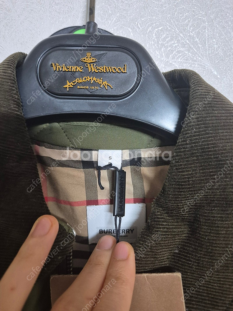 버버리 퀼팅 자켓--1