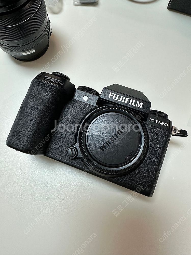후지 x-s20 xf18-55 번들렌즈 팝니다.--2