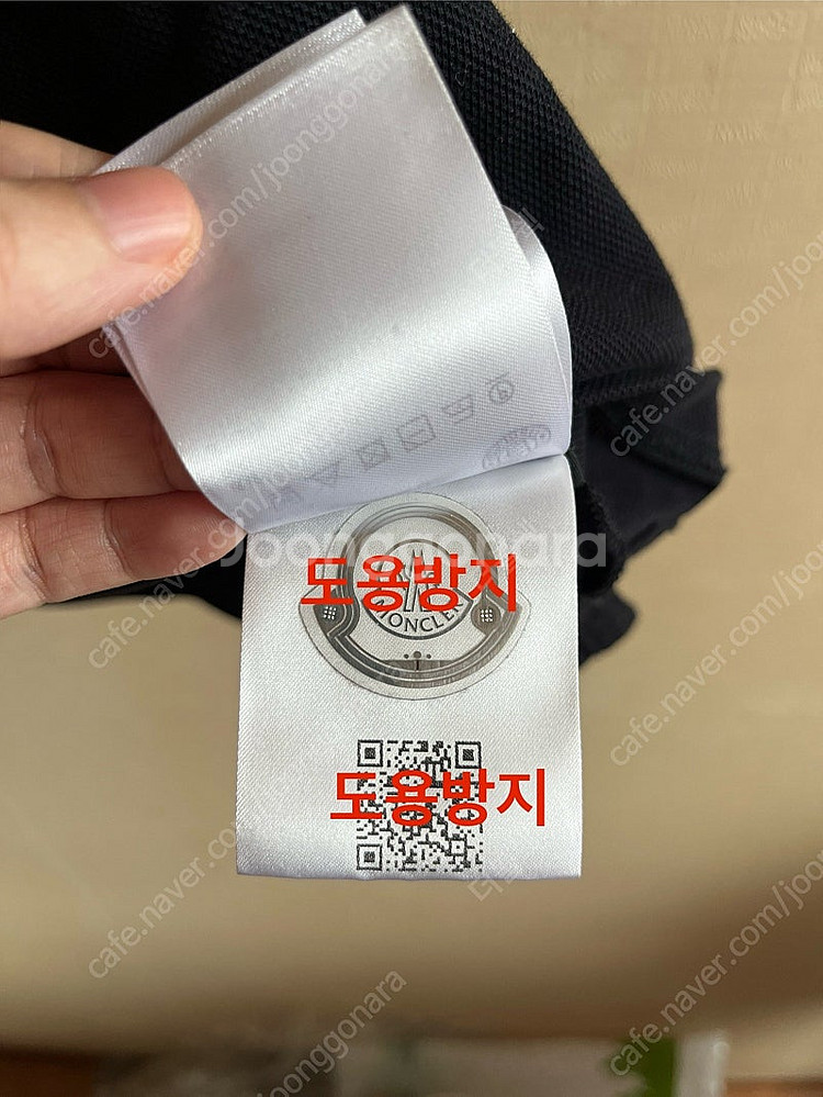 [2회 착용, M] 정품 몽클레어 카라 반팔티 네이비--5