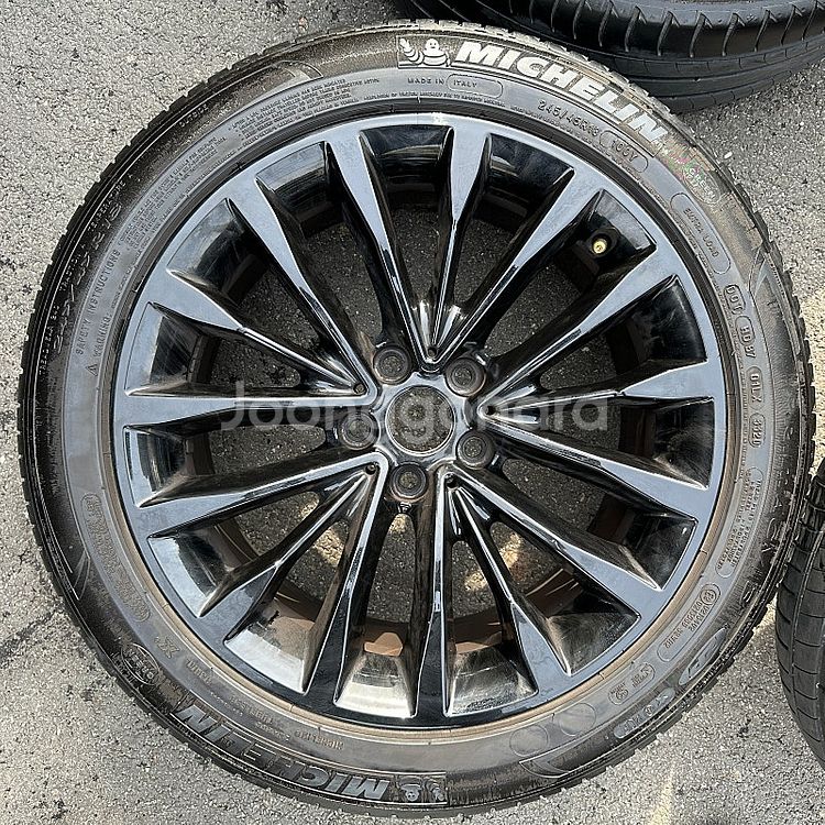 BMW 18인치 5시리즈 G30 블랙 중고 휠타이어 2...--2
