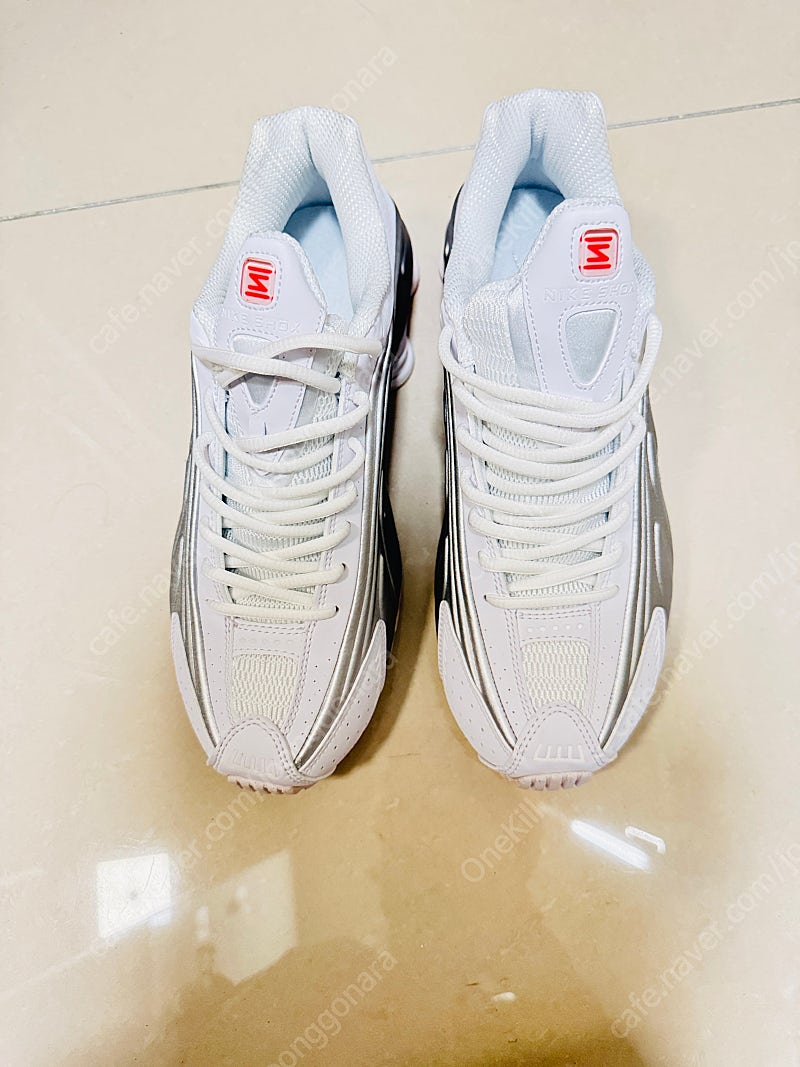 (가격내림) 나이키 샥스 r4 우먼스 275(화이트)--0