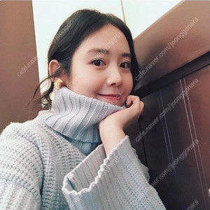 쇼트벗스터닝 스카이블루 터틀넥 한연아 니트 프리사이즈