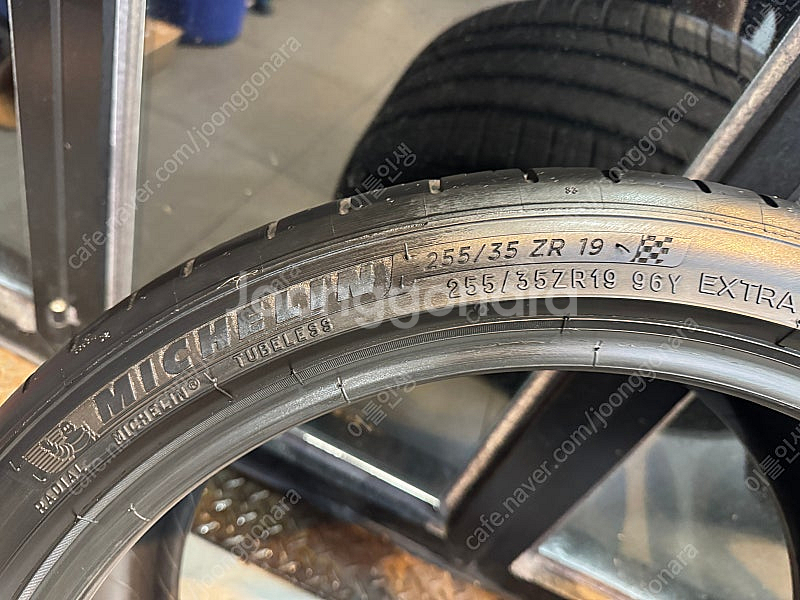 미쉐린 255 35 19 psas4 2본 판매합니다.--1