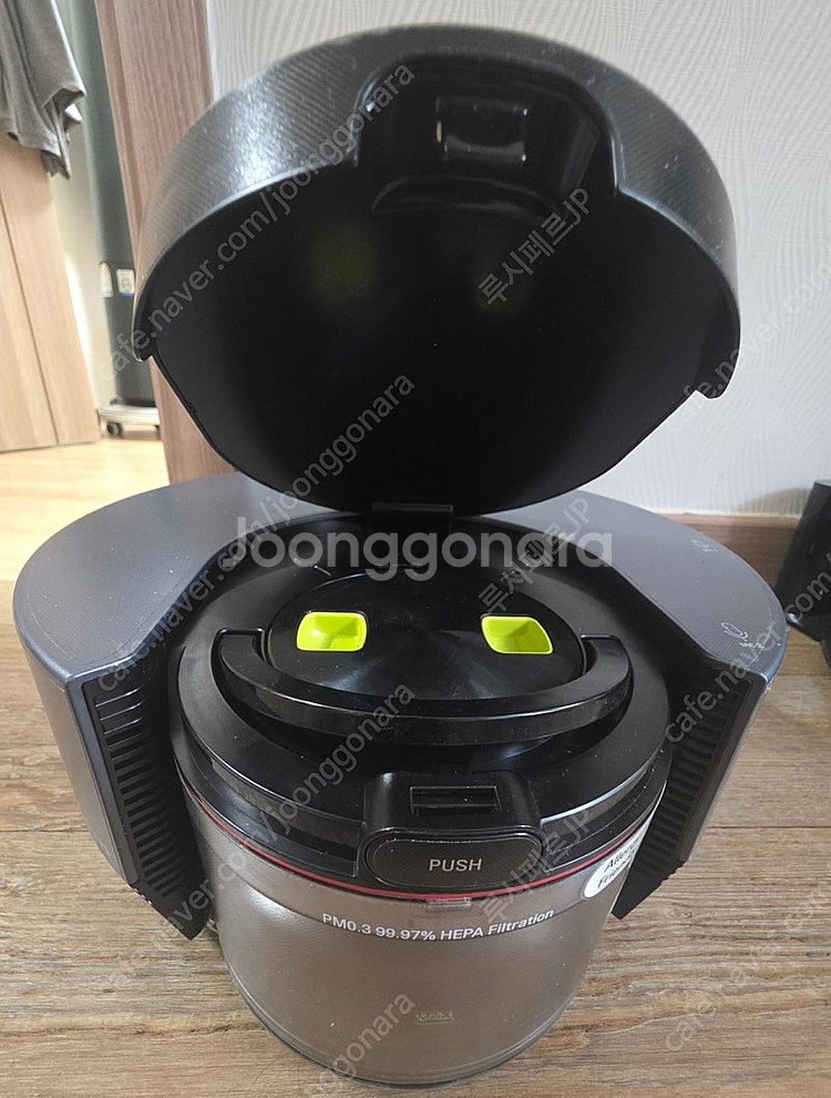 LG 코드제로 M9 물걸레 로봇청소기 팝니다.--1