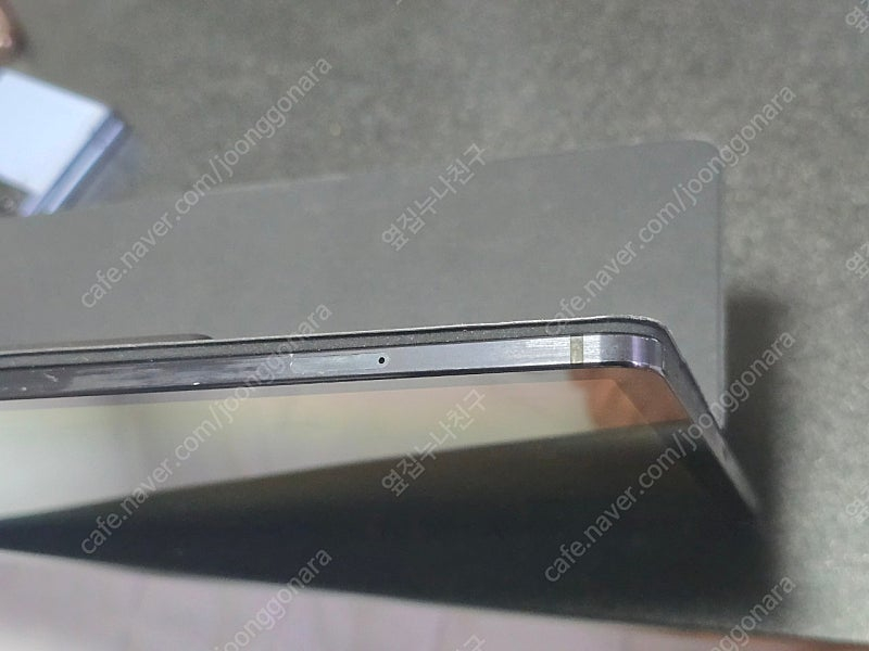 삼성 갤럭시탭s7+ 256기가 미스틱 블랙 wifi 팝니다. 정품 키보드 커버 포함--9