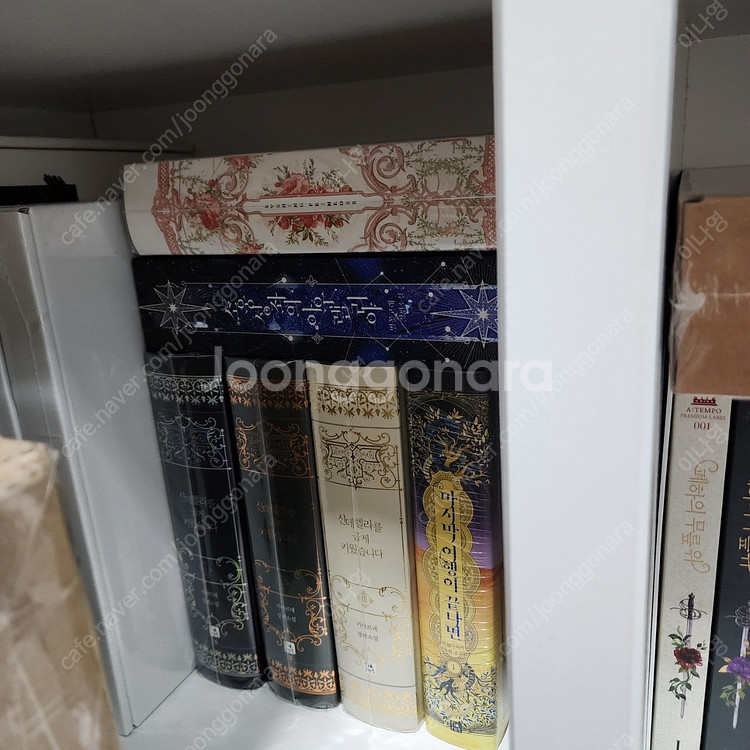 개인지 웹툰 단행본 소설 판매합니다--4