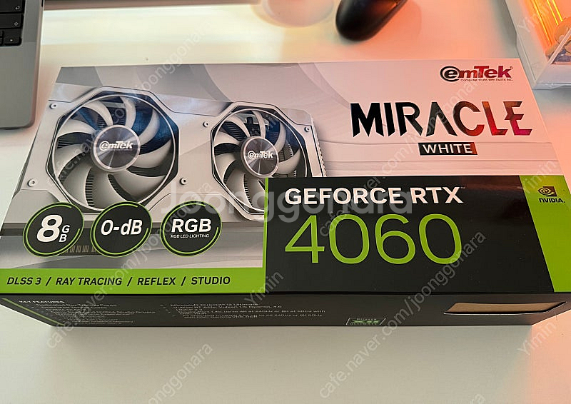 RTX 4060 이엠텍 미라클 화이트--0