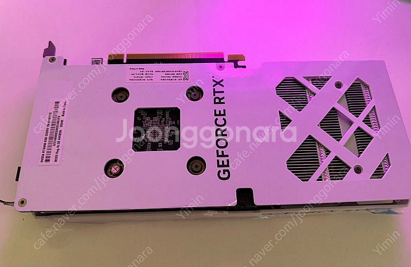 RTX 4060 이엠텍 미라클 화이트--1