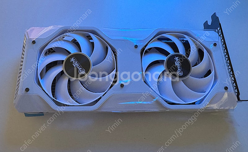 RTX 4060 이엠텍 미라클 화이트--2