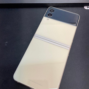 갤럭시Z플립3 크림 256GB 무잔상 상태좋은 중고19만팝니다.