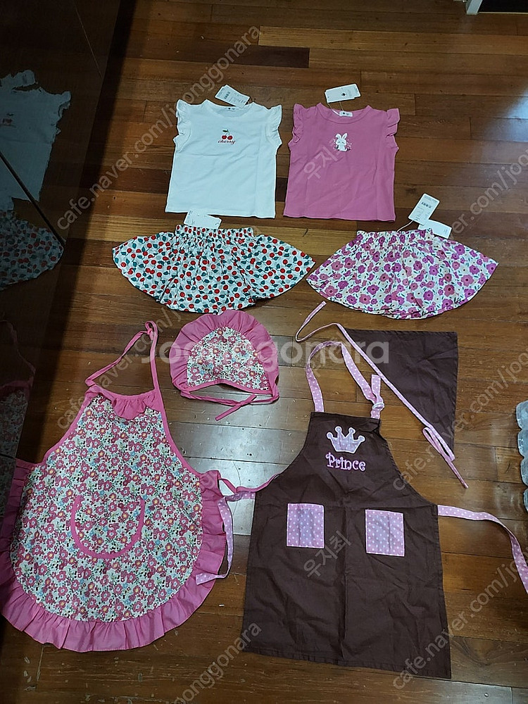 여아90싸이즈 상하세트,앞치마세트등 전부12000원--0
