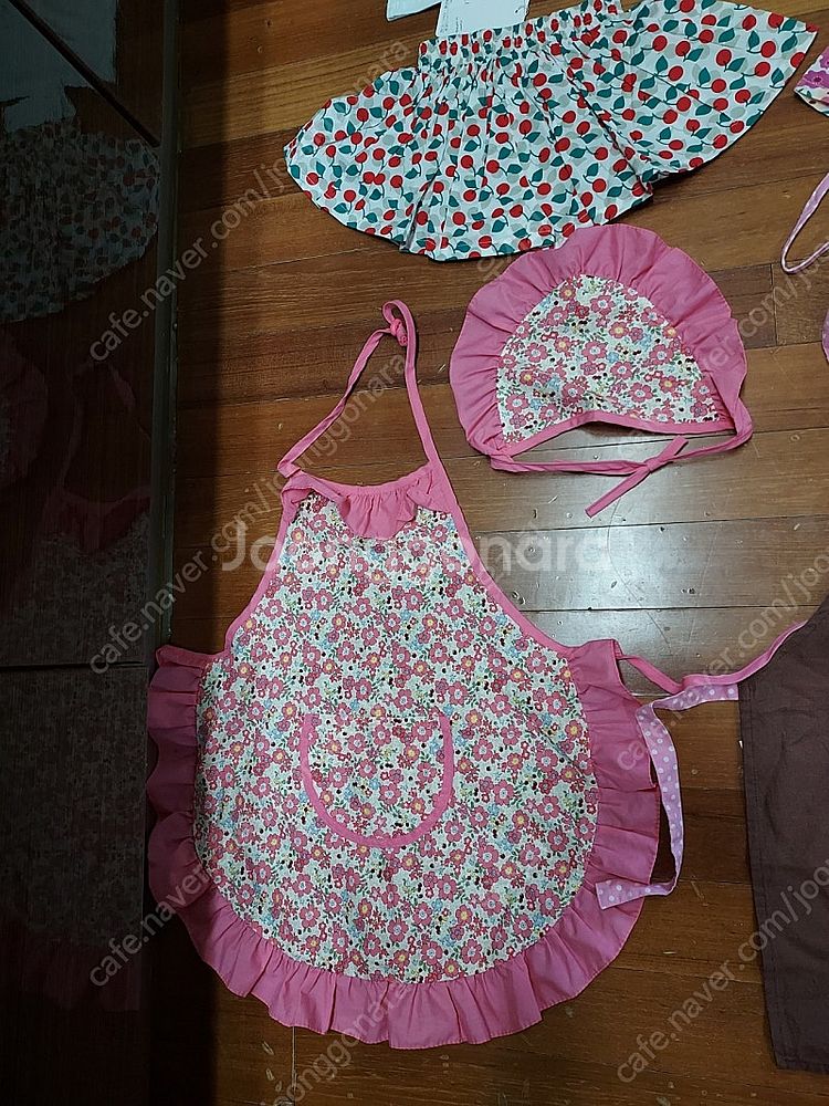 여아90싸이즈 상하세트,앞치마세트등 전부12000원--2