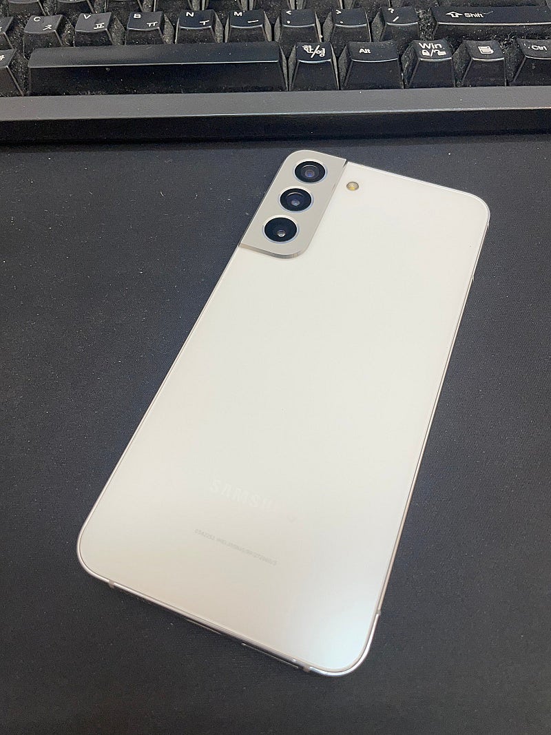 갤럭시S22플러스 화이트 256GB 상태좋은 중고26만...--0