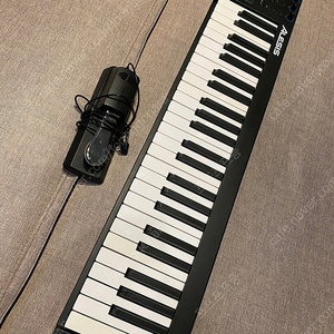 alesis v49 마스터건반 (+서스테인페달)