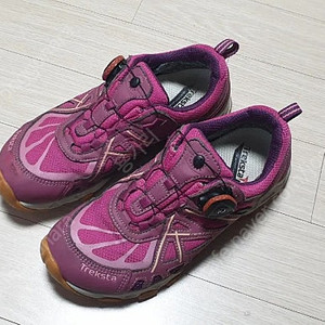 트렉스타 고어텍스 서라운드 트레킹화 240사이즈