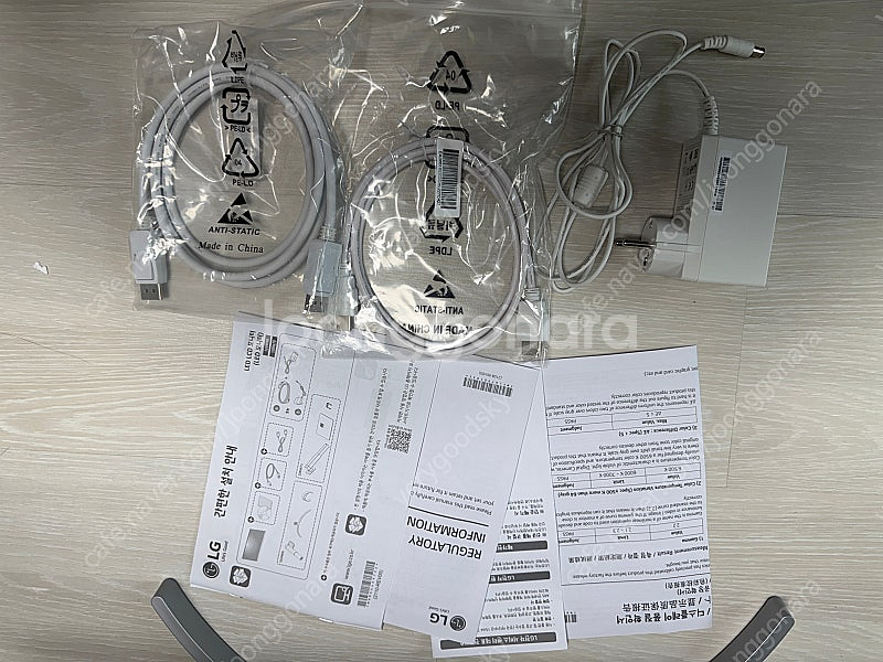 LG 32UN650 32인치 4K UHD 모니터 팝니다--2