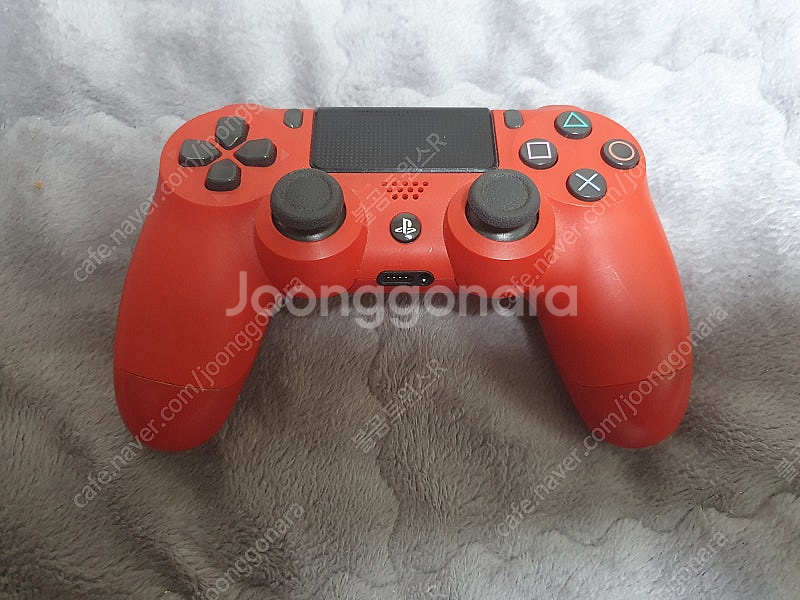 PS4 신형정품레드색상패와 충전거치대 판매합니다.--0