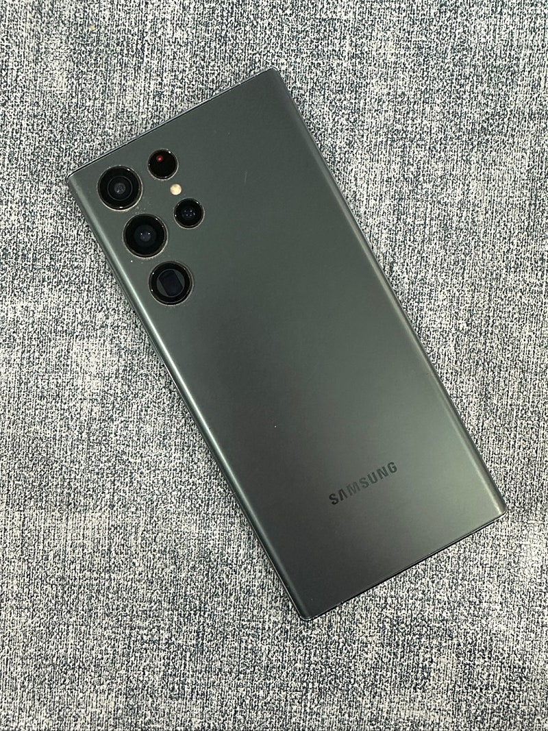 갤럭시S22울트라 256G 그린 파손X 무잔상 작은 점...--0