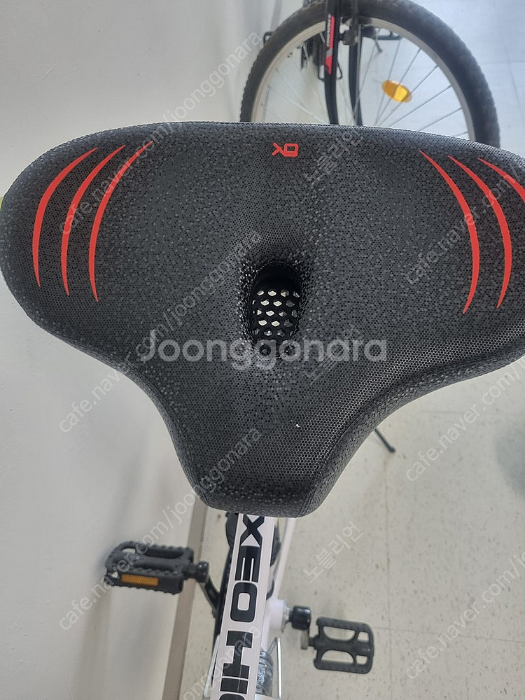 자전거 안장 팝니다.--0