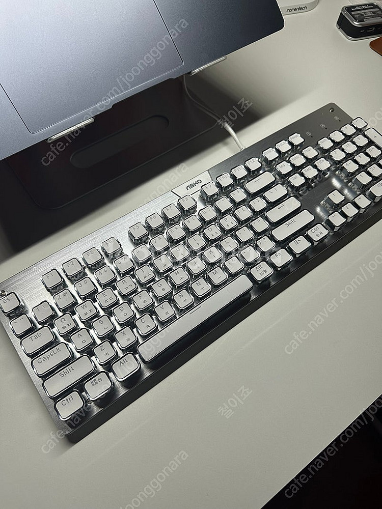 앱코 k840 스퀘어 LED 기계식 키보드 팝니다--0
