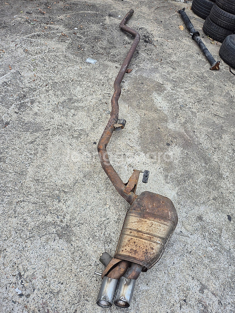 BMW F10 벤츠 W205 파이프커버 순정 머플러 판매합니다.--0