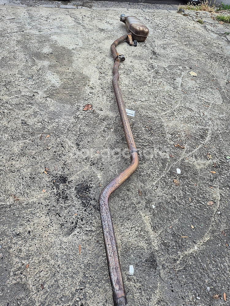 BMW F10 벤츠 W205 파이프커버 순정 머플러 판매합니다.--2