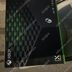 XBOX series X 팝니다 30만원.