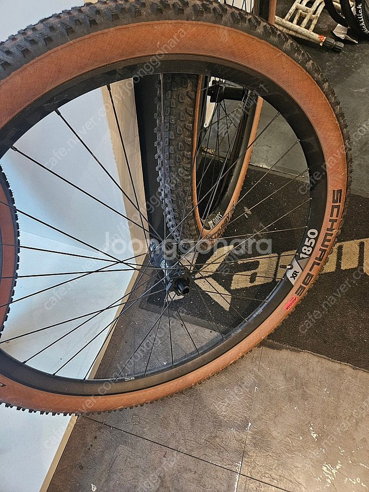 DT swiss 1850 휠셋(타이어포함)--0