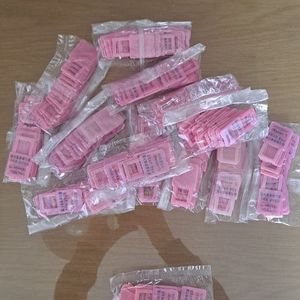 한 봉지 15개입 가격입니다.13봉+낱개10개(사진상 젤 밑 한봉지만 10개) 한봉지당 2500원이고 전부 다 구매하시면 3만원입니다 장림에서 직거래만 가능합니다