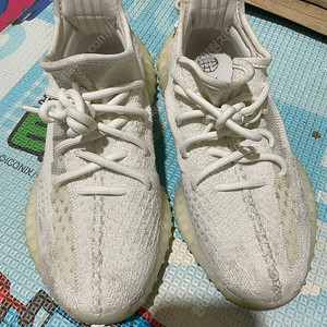 아디다스 이지부스트 350.