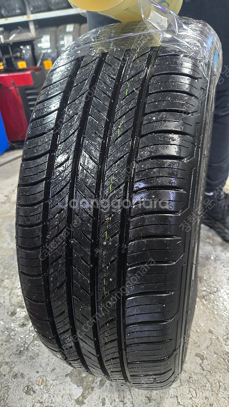 금호타이어 HP71 235 60R 17 팝니다--4