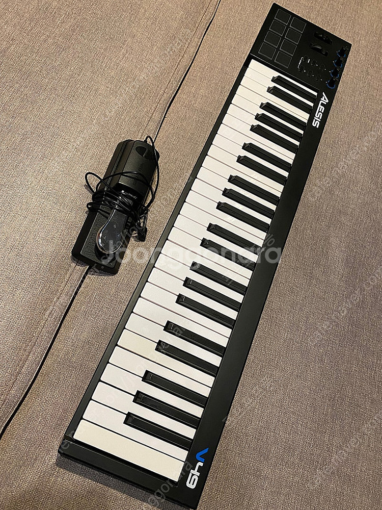 alesis v49 마스터건반 (+서스테인페달)--0
