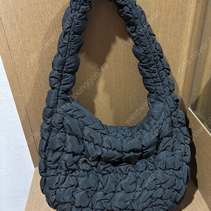 코스 퀼티드 미니백 블랙