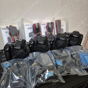 캐논 80D 및 팬케이크 렌즈(24mm) 판매합니다.