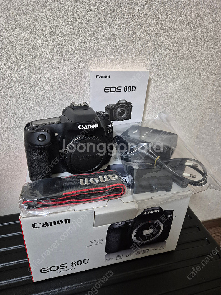 캐논 80D 및 팬케이크 렌즈(24mm) 판매합니다.--1