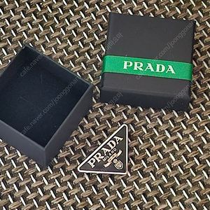 프라다 빈티지 브로치