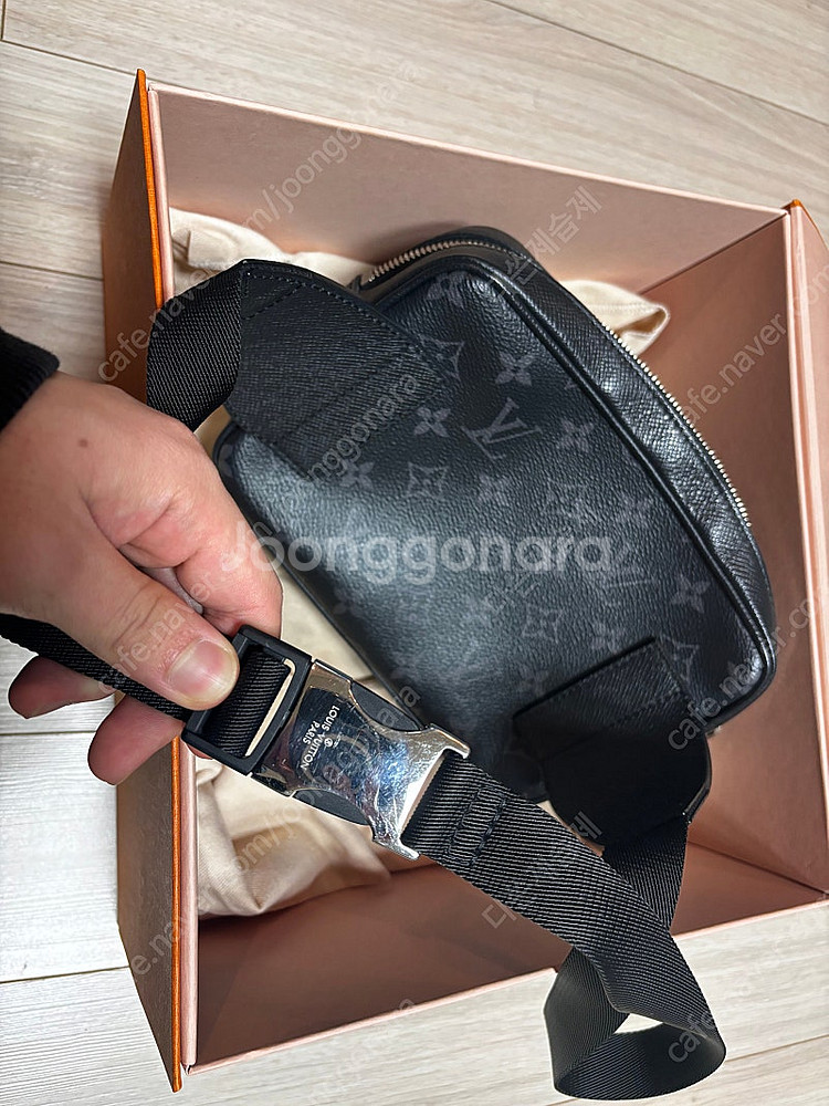 루이비통 이클립스 아웃도어 디스커버리 힙색 범백--2