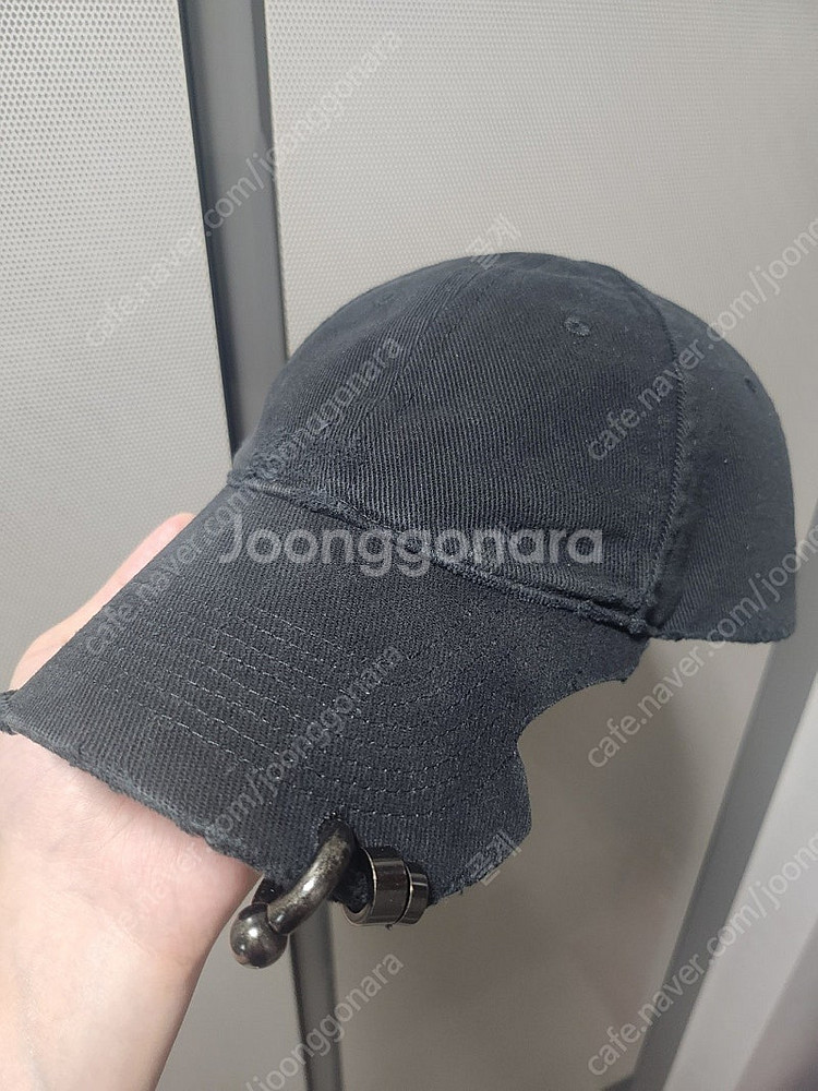 발렌시아가 헤비 피어싱 노치 볼캡 59L 팝니다.--0
