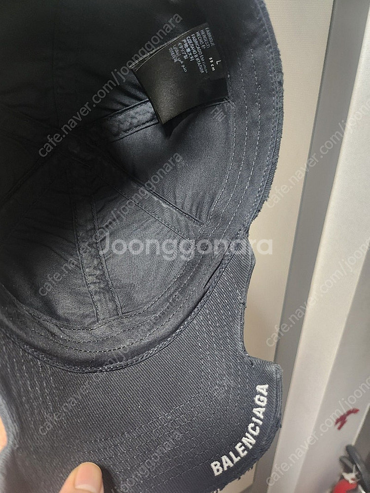 발렌시아가 헤비 피어싱 노치 볼캡 59L 팝니다.--2