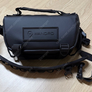 [팝니다] Wandrd Roam Sling 3l black