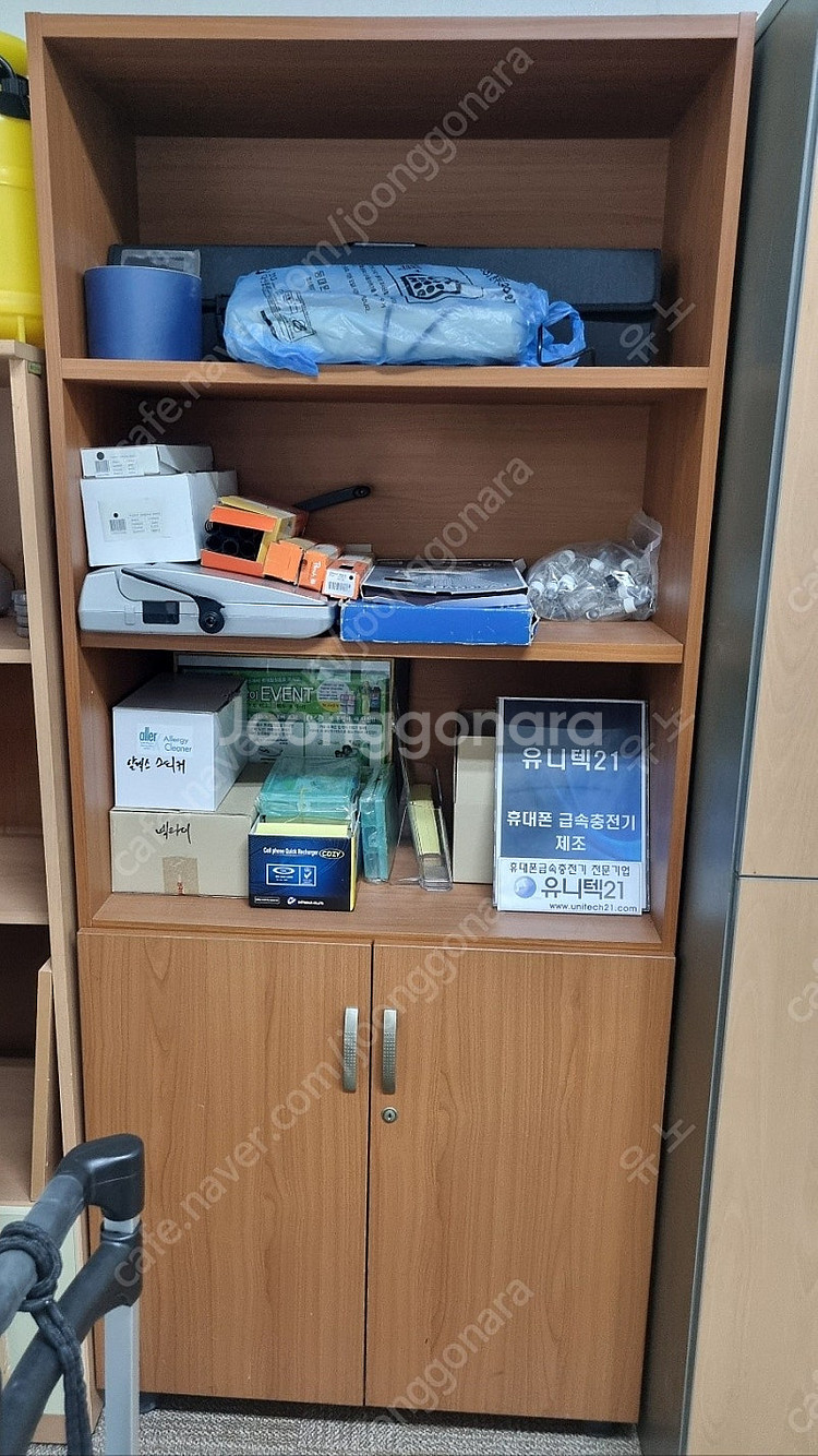 사무실 수납장 겸 옷장 책장 판매합니다--2