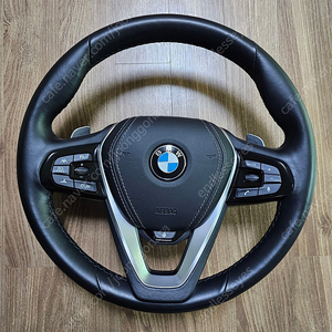 bmw G30 id6 풀옵 스포츠 핸들 팝니다